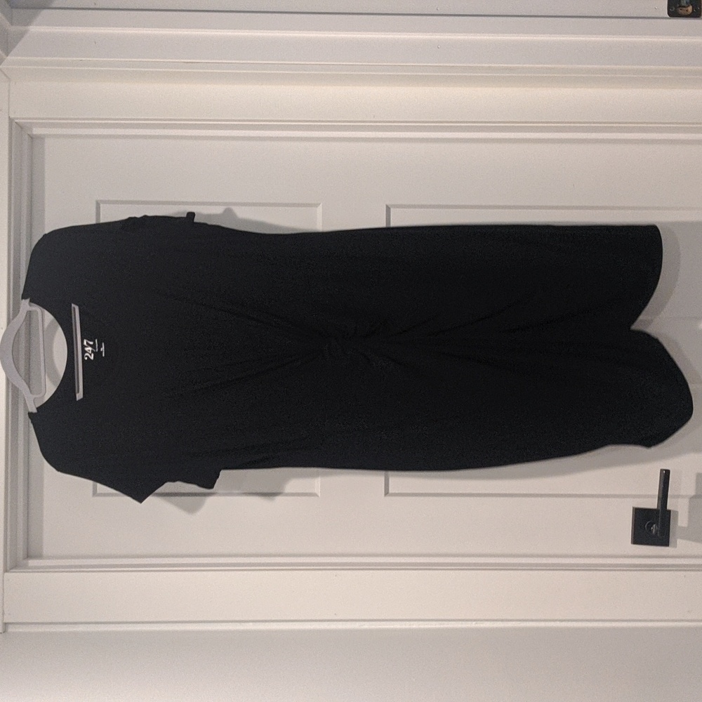 24/7 Maurices women's size 1X black wrap dress